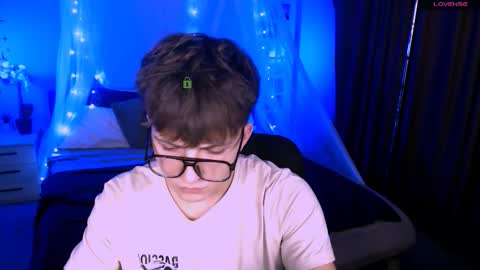 Snapshot of travis_wolf_ chatting on 24, 11, 2025 Travis online show from 24, 11, 2025