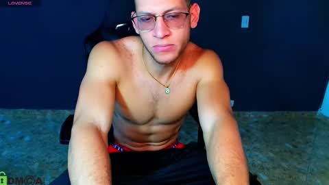 Snapshot of travisdiamonds chatting on 25, 2, 2025 TRAVIS. online show from 25, 2, 2025