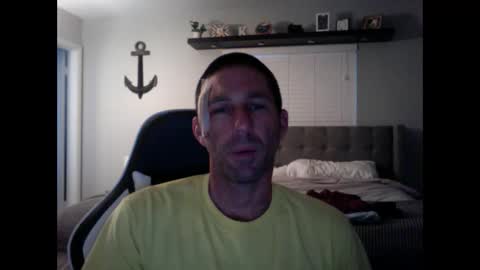 Snapshot of traviskenn chatting on 19, 12, 2024 TravisKenn online show from 19, 12, 2024