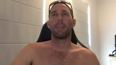 Snapshot of traviskenn chatting on 1, 2, 2025 TravisKenn online show from 1, 2, 2025