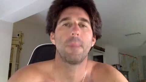 Snapshot of traviskenn chatting on 21, 10, 2025 TravisKenn online show from 21, 10, 2025