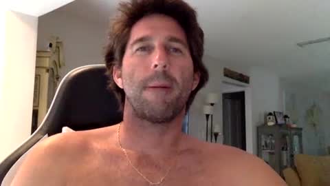 Snapshot of traviskenn chatting on 4, 11, 2025 TravisKenn online show from 4, 11, 2025