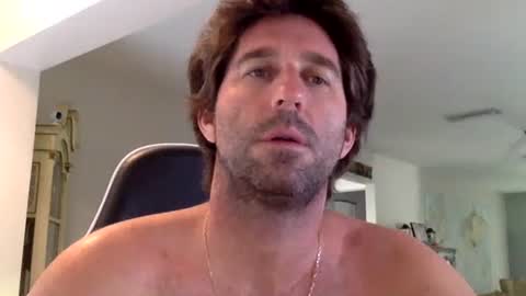 Snapshot of traviskenn chatting on 5, 11, 2025 TravisKenn online show from 5, 11, 2025