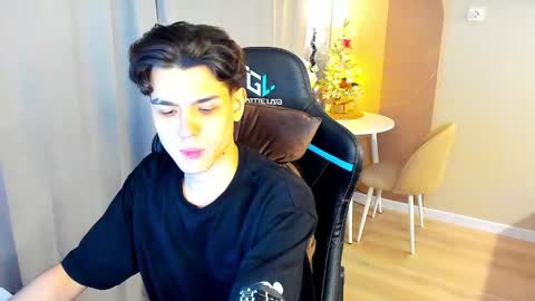 Snapshot of travisrivas chatting on 16, 12, 2025 travisrivas online show from 16, 12, 2025