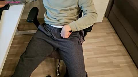 Snapshot of tree1989 chatting on 16, 11, 2025 tree1989 online show from 16, 11, 2025