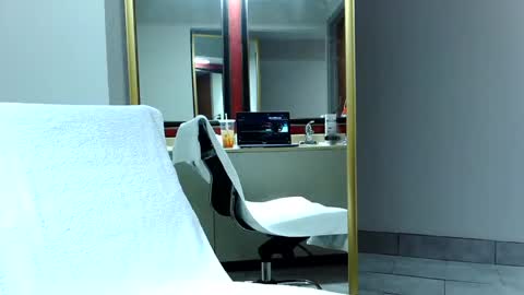 Snapshot of treeburner1 chatting on 18, 11, 2025 TreeBurner1 online show from 18, 11, 2025