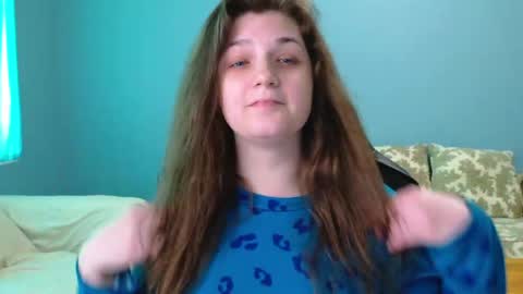 Snapshot of treejeanne chatting on 16, 4, 2026 TreeJeanne online show from 16, 4, 2026