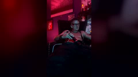 Snapshot of trent_pounder chatting on 4, 7, 2026 Trent Pounder online show from 4, 7, 2026