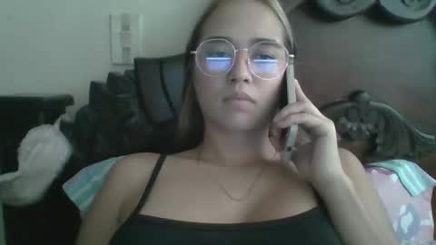 triana_bell online show from 19, 11, 2025
