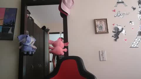 triana_bell online show from 7, 5, 2026