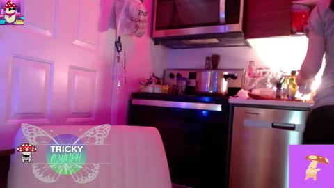 Snapshot of tricky_nymph chatting on 2, 10, 2025 Cassie online show from 2, 10, 2025