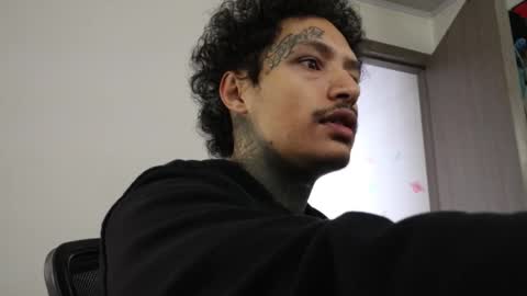 Snapshot of trieone chatting on 15, 10, 2025 - trieone online show from 15, 10, 2025