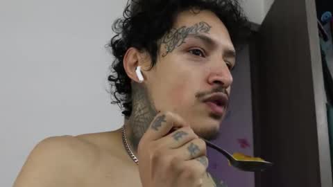 Snapshot of trieone chatting on 22, 10, 2025 - trieone online show from 22, 10, 2025