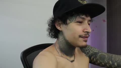 Snapshot of trieone chatting on 18, 12, 2025 - trieone online show from 18, 12, 2025