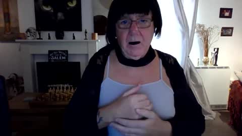 Snapshot of trinity1011 chatting on 2, 11, 2025 trinity1011 online show from 2, 11, 2025