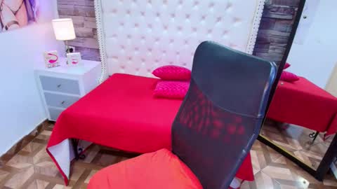 Snapshot of trinity_tsx chatting on 15, 11, 2025 SOFIA online show from 15, 11, 2025