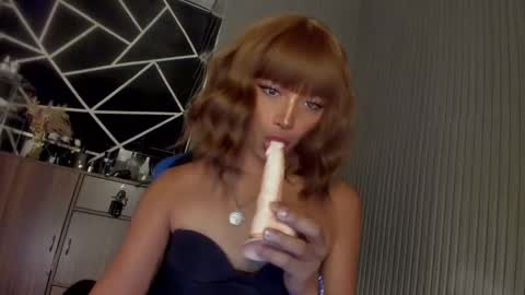 Ms Ella online show from 13, 1, 2025