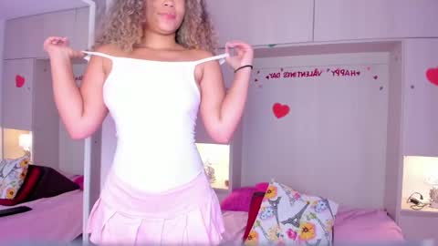 Snapshot of trishamoon chatting on 26, 2, 2025 TRISHA online show from 26, 2, 2025