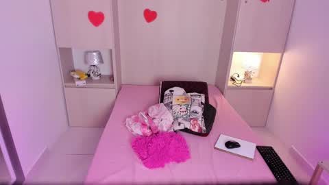 Snapshot of trishamoon chatting on 27, 2, 2025 TRISHA online show from 27, 2, 2025