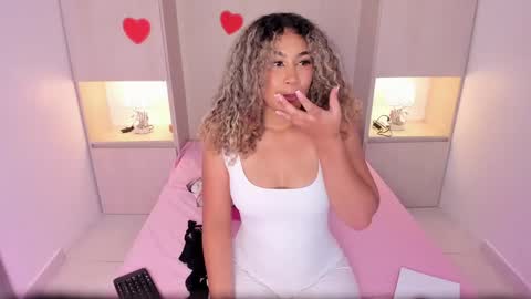 Snapshot of trishamoon chatting on 1, 3, 2025 TRISHA online show from 1, 3, 2025