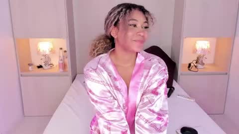Snapshot of trishamoon chatting on 9, 3, 2025 TRISHA online show from 9, 3, 2025