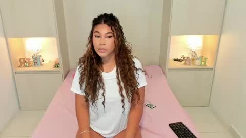 Snapshot of trishamoon chatting on 25, 9, 2025 TRISHA online show from 25, 9, 2025