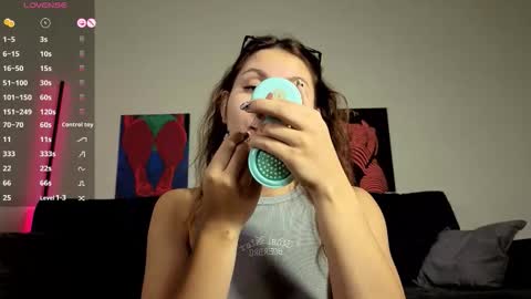 Snapshot of trixibell chatting on 3, 10, 2025 trixibell online show from 3, 10, 2025