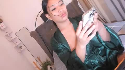 trixiebayeserra online show from 13, 10, 2025