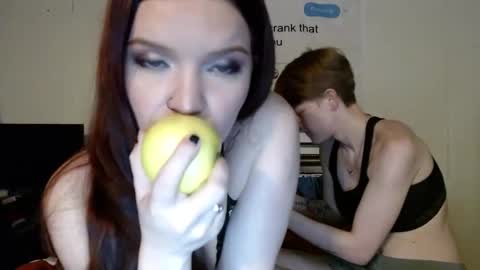 Snapshot of trixieloxs chatting on 24, 2, 2025 Trixie 3 online show from 24, 2, 2025