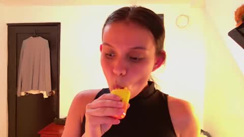 Snapshot of trixx_01 chatting on 8, 10, 2025 trixx_01 online show from 8, 10, 2025