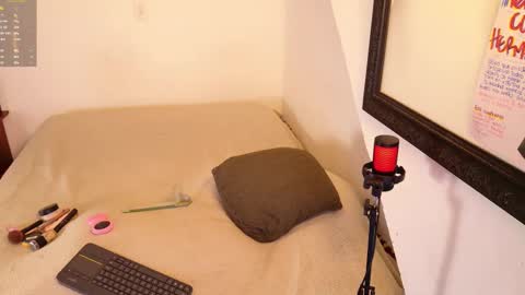 Snapshot of trixx_01 chatting on 13, 11, 2025 trixx_01 online show from 13, 11, 2025