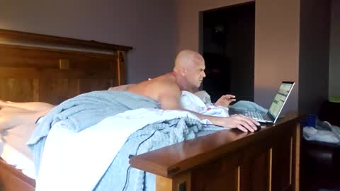 trojanswingers online show from 15, 12, 2025