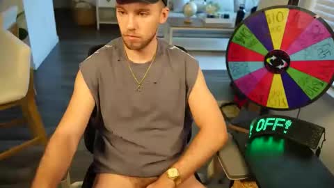 Snapshot of troy_greenxo chatting on 17, 4, 2026 Troy Green online show from 17, 4, 2026