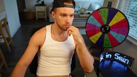 Snapshot of troy_greenxo chatting on 16, 5, 2026 Troy Green online show from 16, 5, 2026