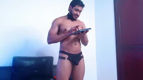 Snapshot of troy_lee1 chatting on 5, 12, 2025 online show from 5, 12, 2025