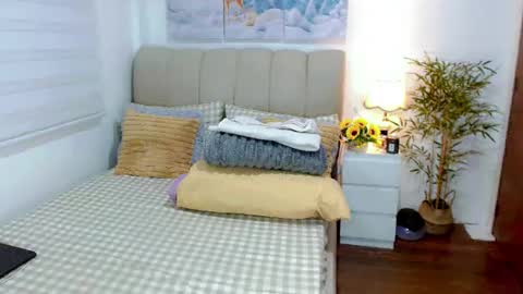 Snapshot of tspearlofasia chatting on 6, 11, 2025 Graciella online show from 6, 11, 2025