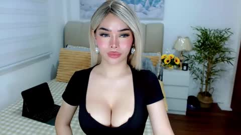 Snapshot of tspearlofasia chatting on 8, 11, 2025 Graciella online show from 8, 11, 2025