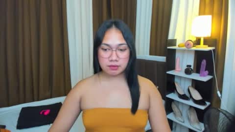 Karen Oquio online show from 11, 10, 2025