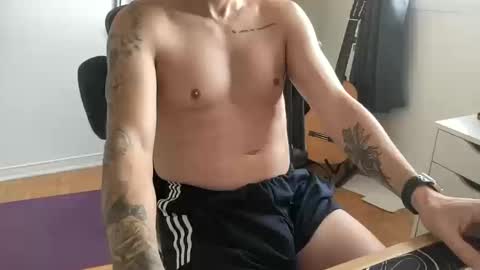 Snapshot of tt_boy2000 chatting on 10, 10, 2025 TT Boy2000 online show from 10, 10, 2025