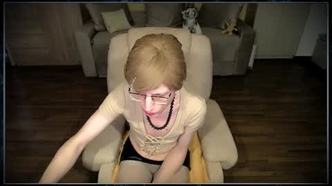 Snapshot of tvclementine chatting on 5, 12, 2025 Clementine online show from 5, 12, 2025