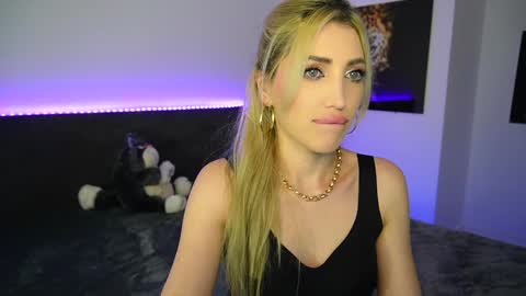 Snapshot of tweety_twist chatting on 2, 1, 2025 MayCarrey online show from 2, 1, 2025