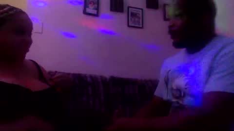 Snapshot of twinandlea chatting on 5, 10, 2025 Twin and Lea online show from 5, 10, 2025