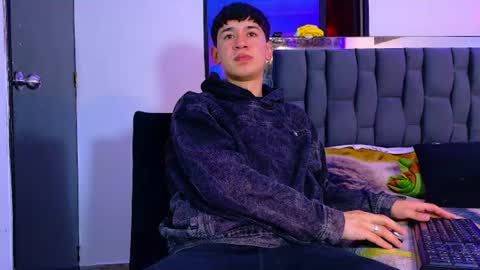 Snapshot of twink_daren chatting on 4, 7, 2026 Mr Daren online show from 4, 7, 2026