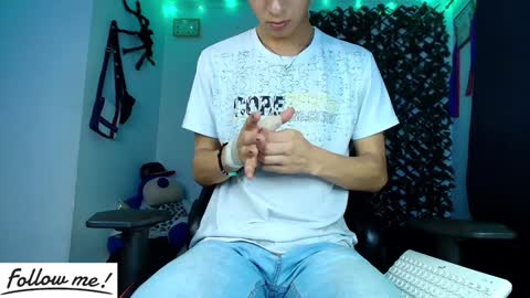 Snapshot of twink_sebas_ chatting on 3, 2, 2025 Bad boy sebastian online show from 3, 2, 2025