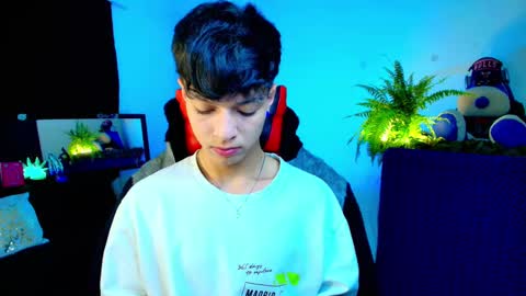 Snapshot of twink_sebas_ chatting on 8, 10, 2025 Bad boy sebastian online show from 8, 10, 2025