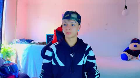 Snapshot of twink_sebas_ chatting on 18, 11, 2025 Bad boy sebastian online show from 18, 11, 2025