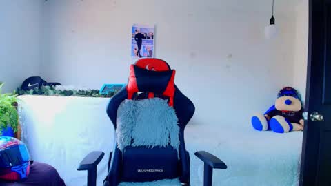 Snapshot of twink_sebas_ chatting on 19, 11, 2025 Bad boy sebastian online show from 19, 11, 2025