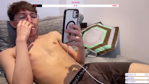 Snapshot of twinkie_19_004 chatting on 15, 11, 2025 Santiago online show from 15, 11, 2025