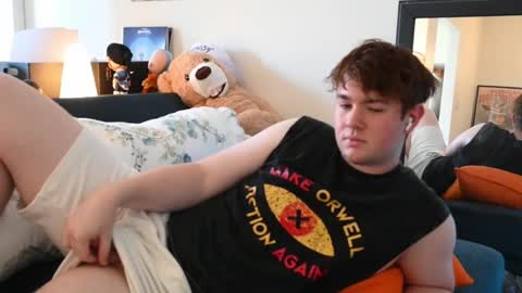 Snapshot of twinkinamask chatting on 20, 12, 2025 Charlie online show from 20, 12, 2025