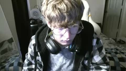 Snapshot of twinktools chatting on 19, 12, 2025 shytwink online show from 19, 12, 2025